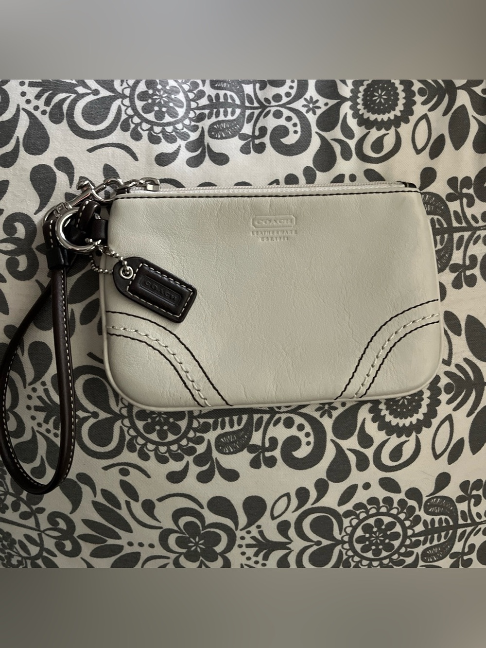 Vintage Coach Beige Neutral Leather Wristlet With Charm Small Silver Hardware